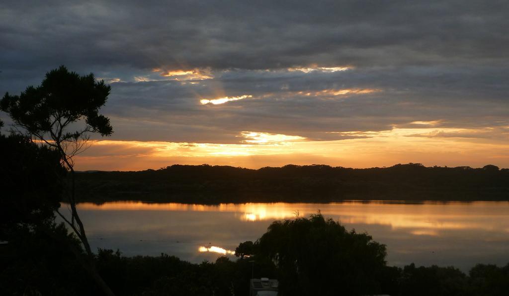 רובא Lakeside Tourist Park חדר תמונה